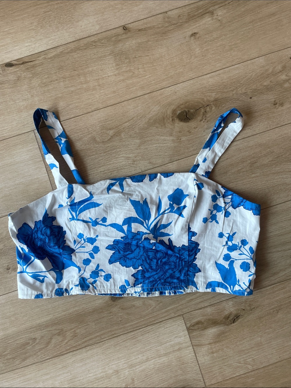 NWT White & Blue Floral Cropped Camisole Tank - Women